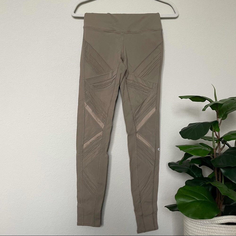 Alo Yoga size small leggings
